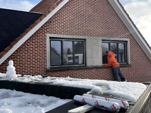 Overschuifmontage Raam FInestra Zwart