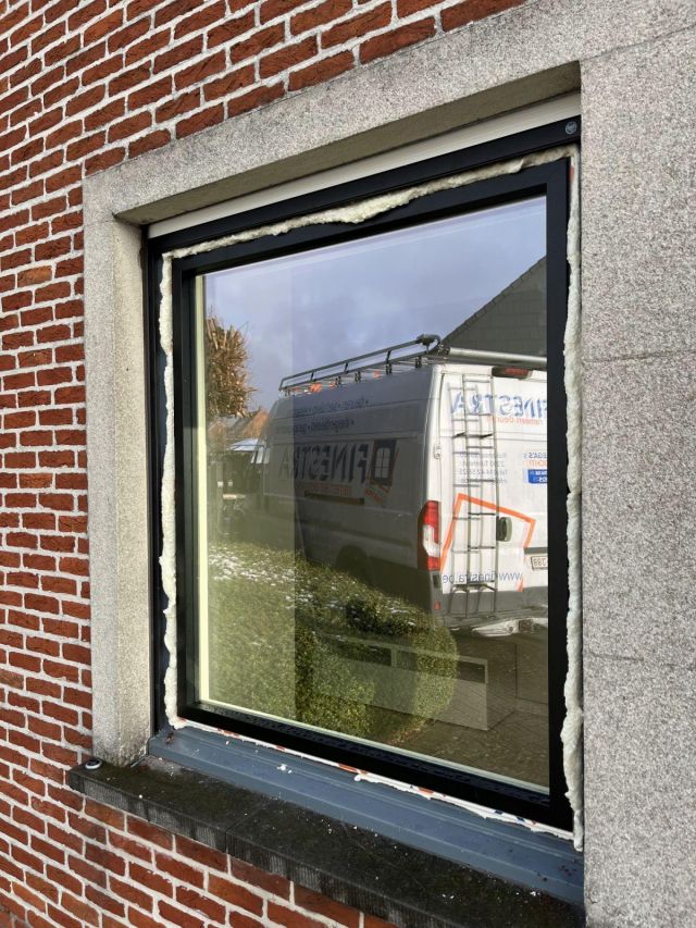 Overschuifmontage Raam FInestra Zwart