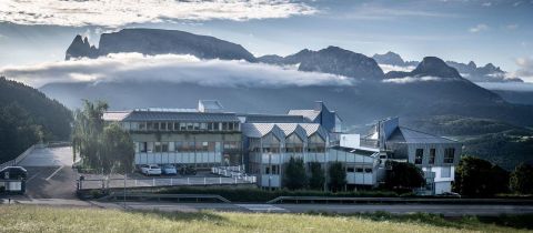 Finstral Firmensitz Header