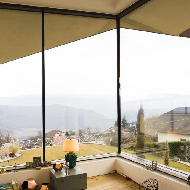 Finstral Ramen In Villa