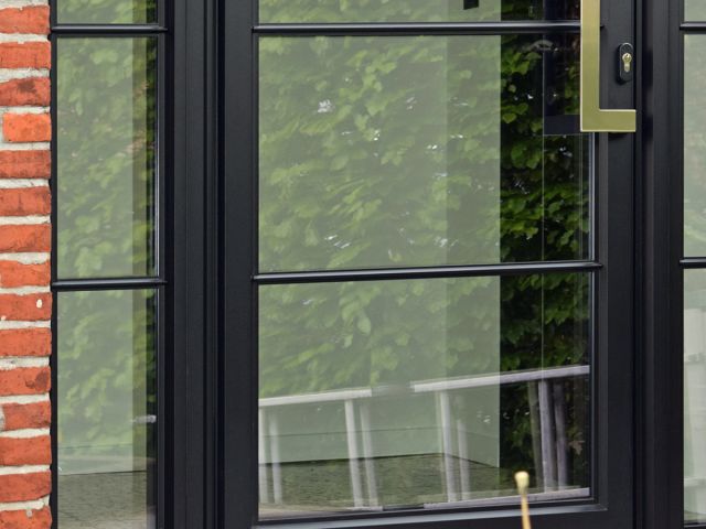 Zwarte aluminium deur steellook