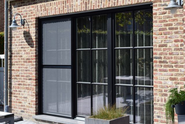 zwarte aluminium ramen steellook RAL9005